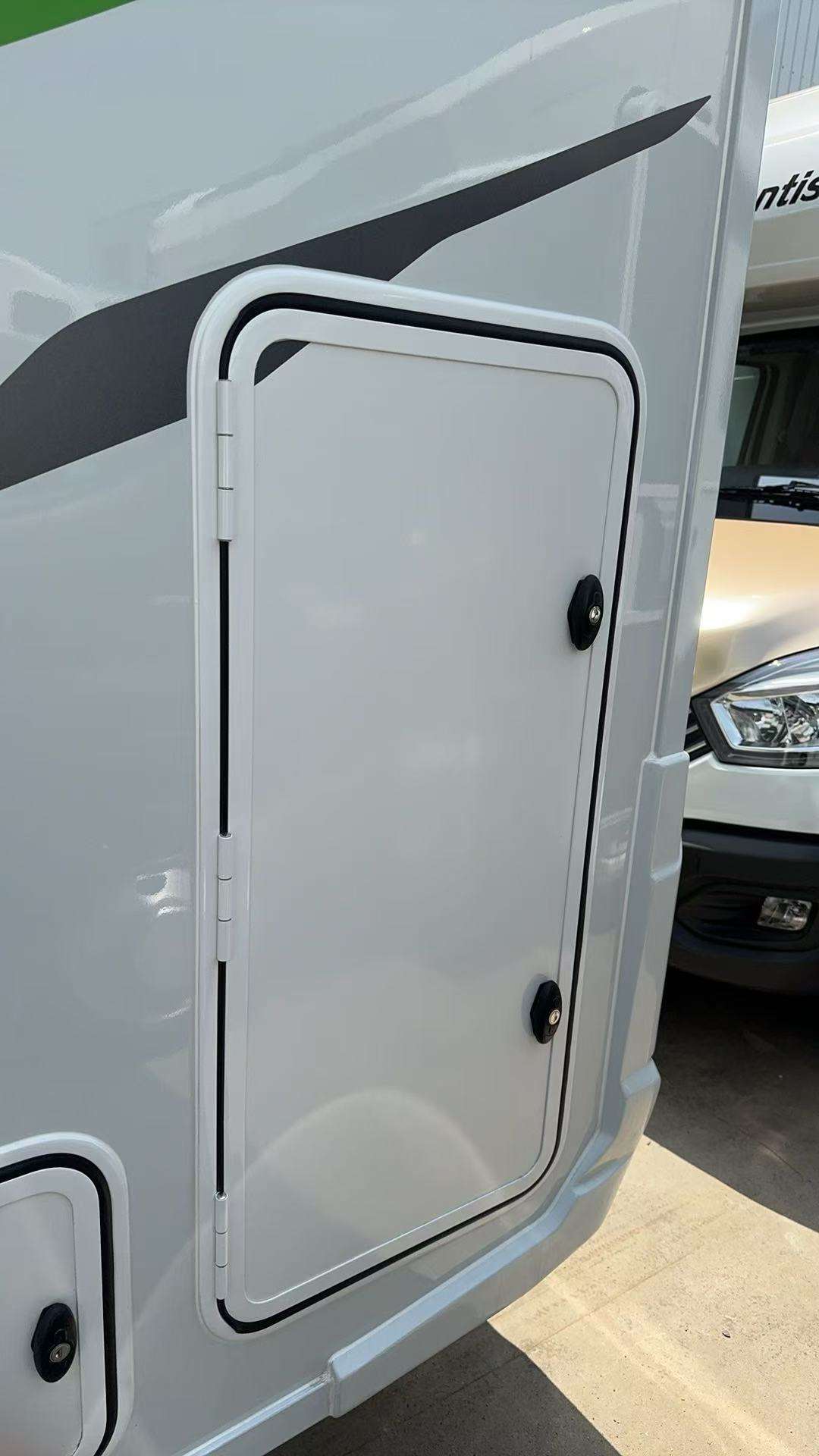 Pintu akses kompartemen penyim - Luggage ulasan dan harga